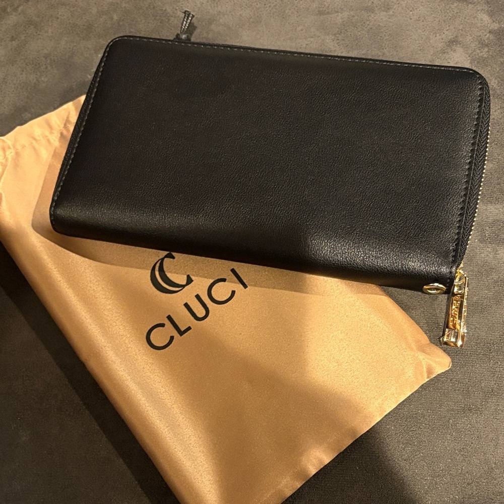 Cluci Black Wallet with Gold Zipper